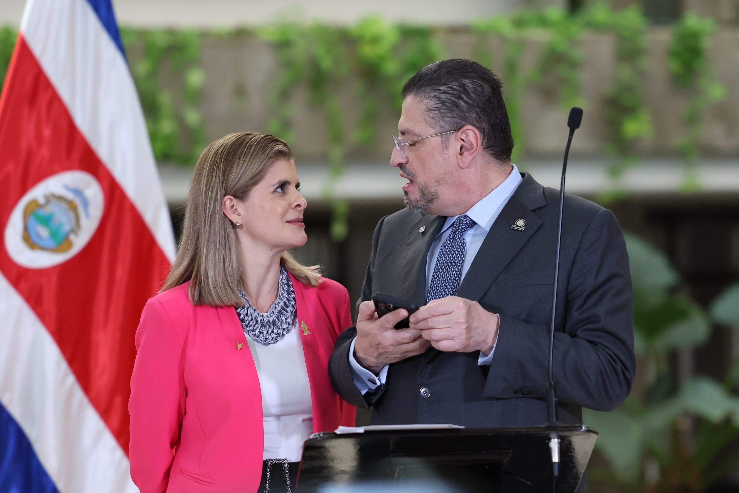 Laura Fernández dice que Chaves será su ministro de Presidencia