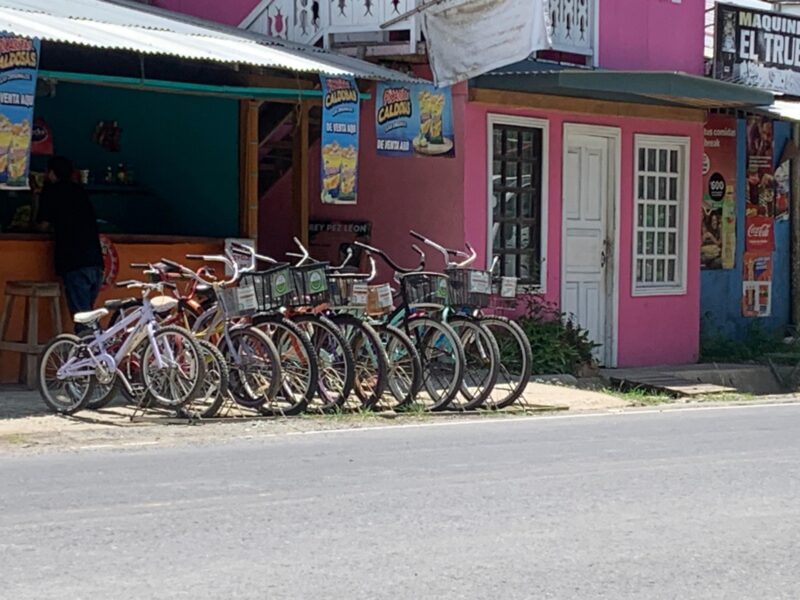 Ciclistas deben respetar Ley de Tránsito
como conductores que son de un vehículo. Foto: MOPT.
