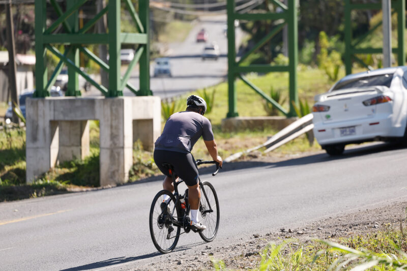Algunos sectores de la autopista Florencio del Castillo tienen zonas con velocidades máximas de 60 kilómetros por hora, donde pueden circular ciclistas.
