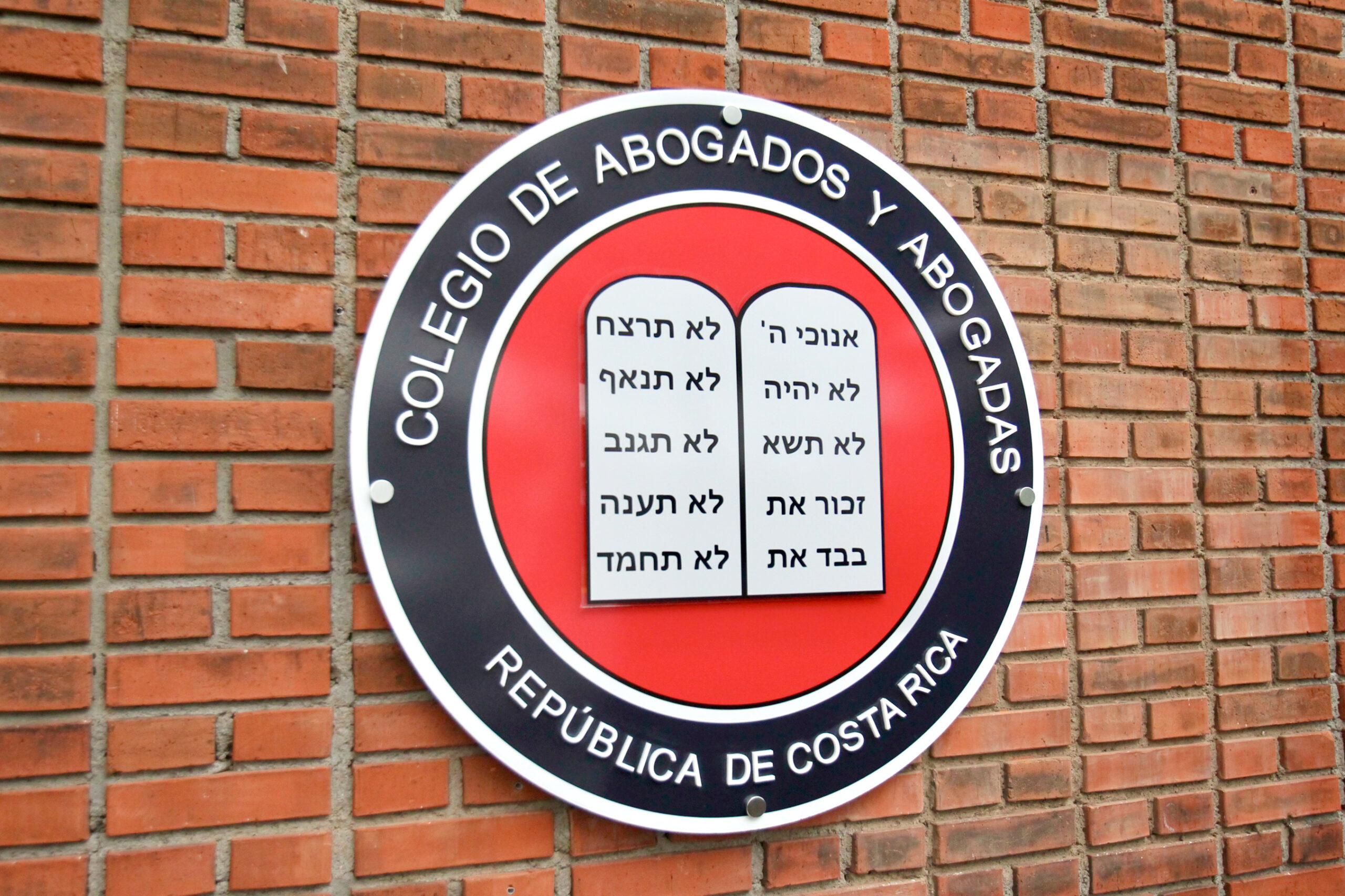 Colegio de Abogados reacciona tras agresión a jueza en Heredia