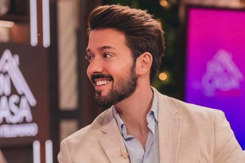 Róger González, presentador, actor, cantante y creador de contenido mexicano.