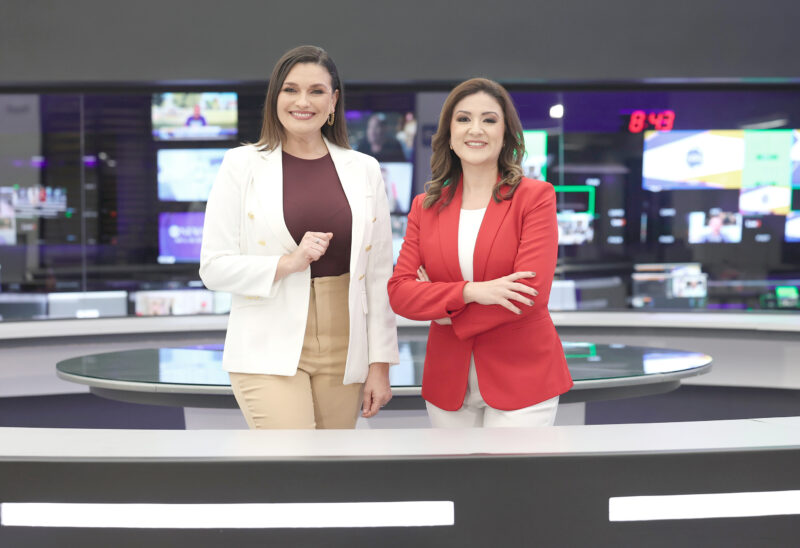 Natalia García (i) y Gabriela Muñoz están en la pantalla de Extra TV a las 9:00 p.m.