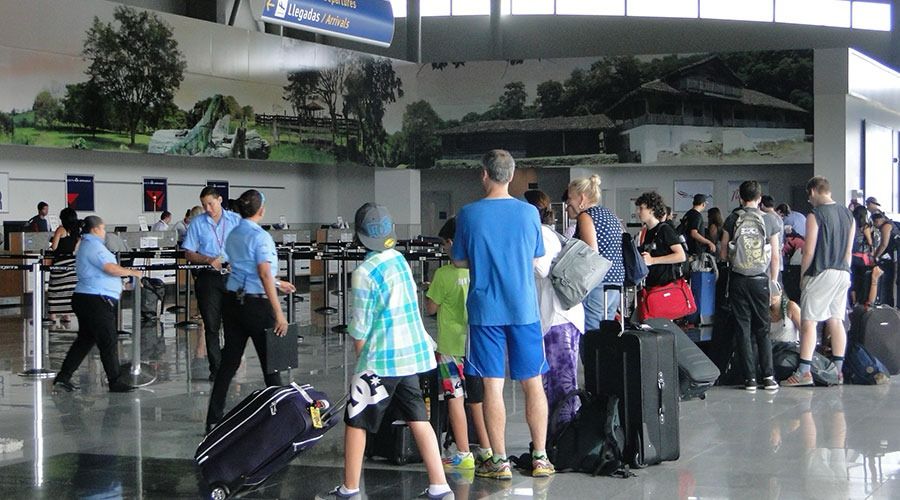 Turistas nacionales invierten hasta el 3% de sus ingresos en viajes