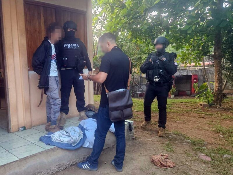 Sospechoso detenidos por en apariencia participar de homicidio en Cóbano. Foto: OIJ.