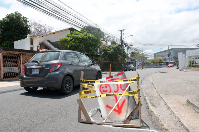 El hueco lleva más de 15 días, según reportan los vecinos.