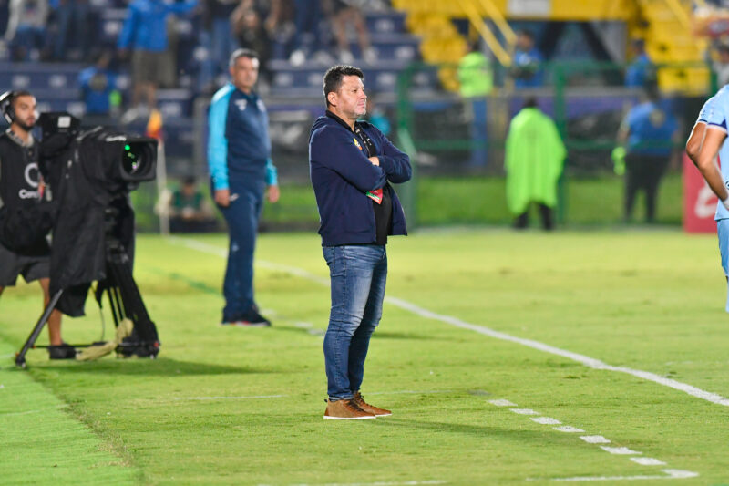 Soto busca su tercer título como DT.