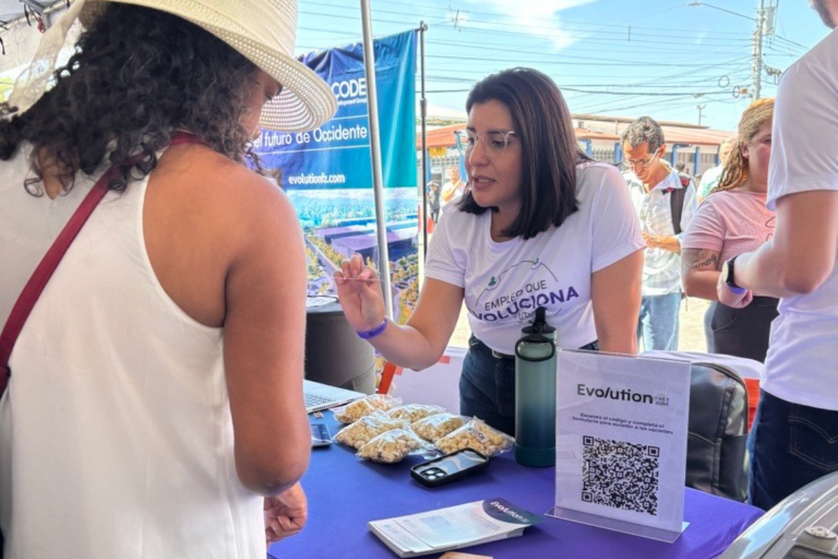 Zona Franca recibió más de 1.200 postulaciones laborales en feria