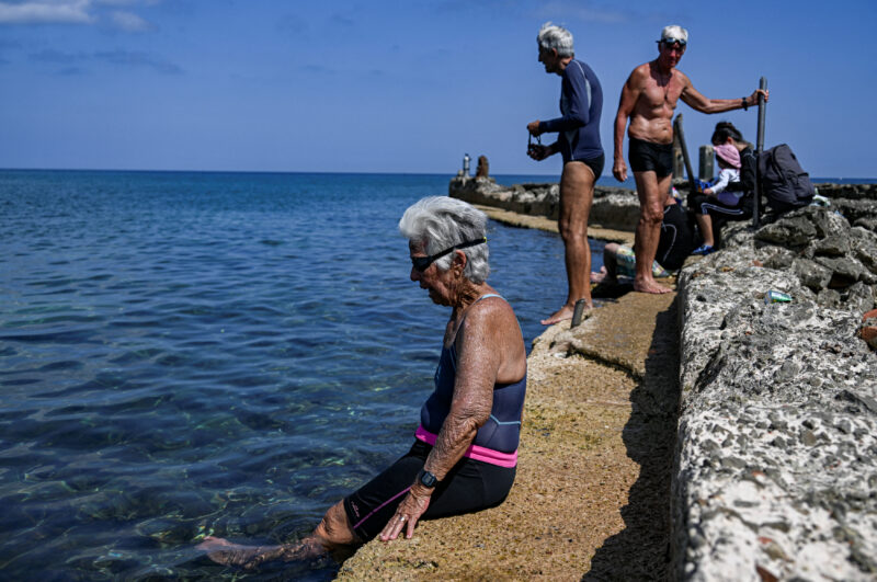 "Juventud acumulada": es el nombre de su club de natación. Foto: AFP.