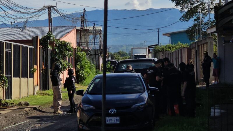 Allanamientos en Alajuela. Foto: Corresponsal Roger Soto.