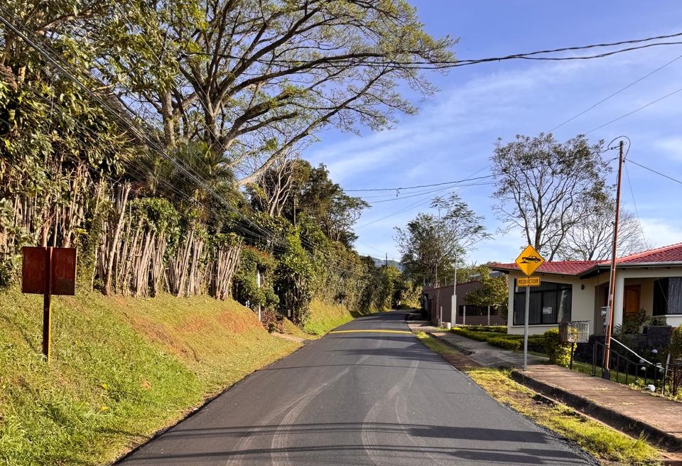 Más de un millón de botellas plásticas transformadas en infraestructura vial