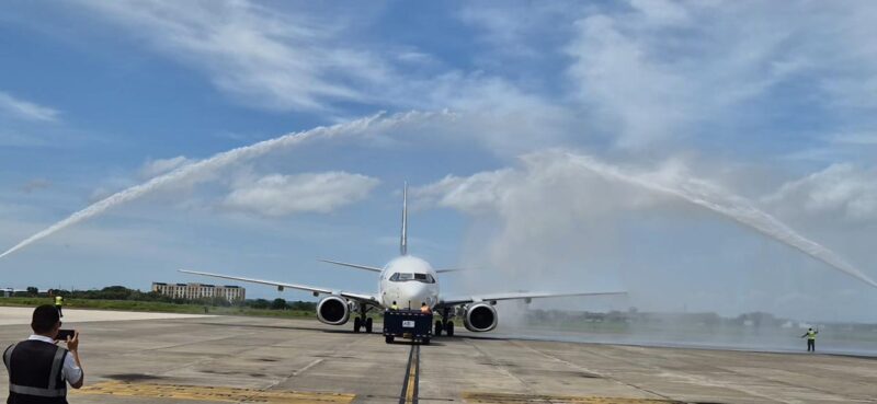 C.R. envía bomberos a Canadá. Foto: Guanacaste Aeropuerto.