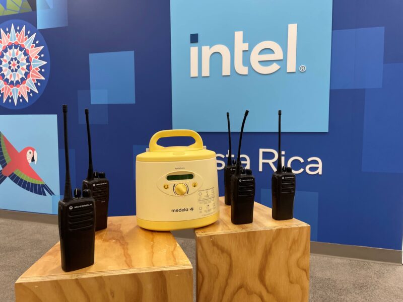 Donan equipo a la Cruz Roja. Foto: INTEL.