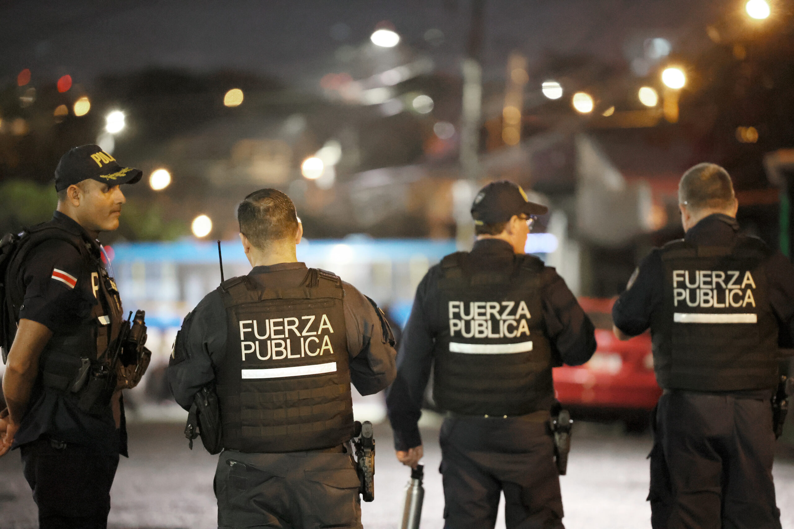 Violenta balacera entre policías y asaltantes en Tilarán deja un herido