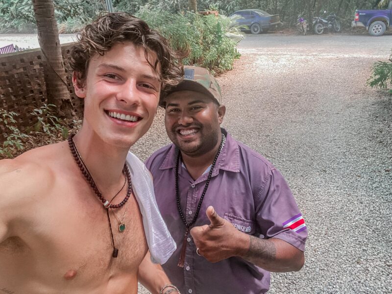 Heiner Castillo y Shawn Mendes.