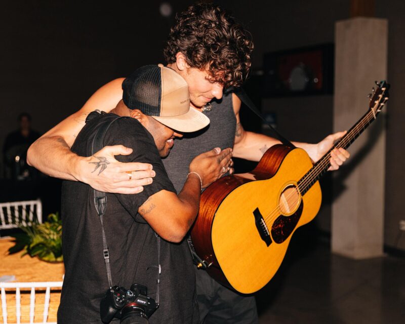 Heiner Castillo y Shawn Mendes.
