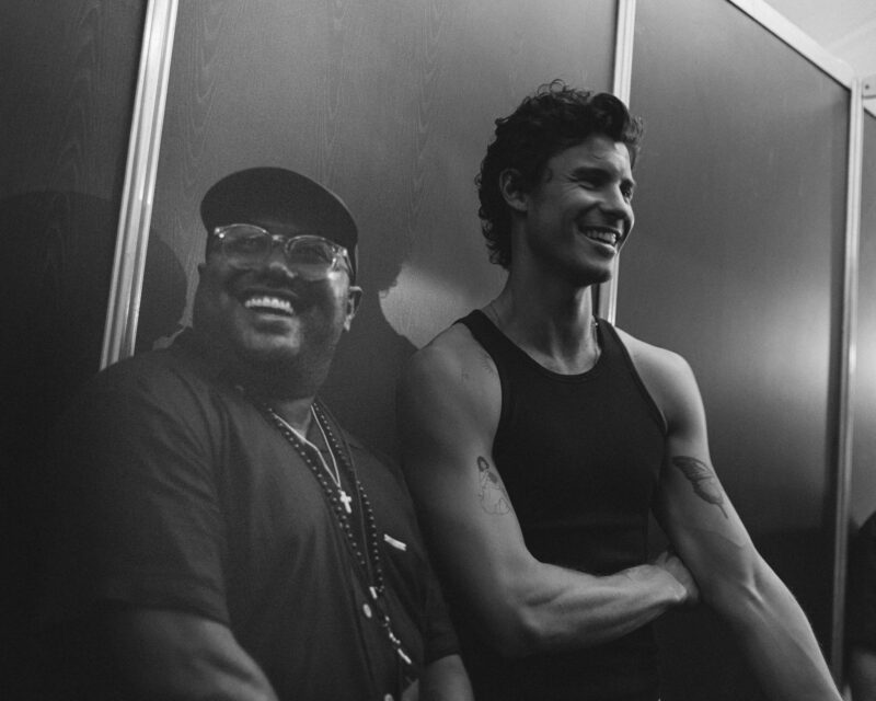 Heiner Castillo y Shawn Mendes.