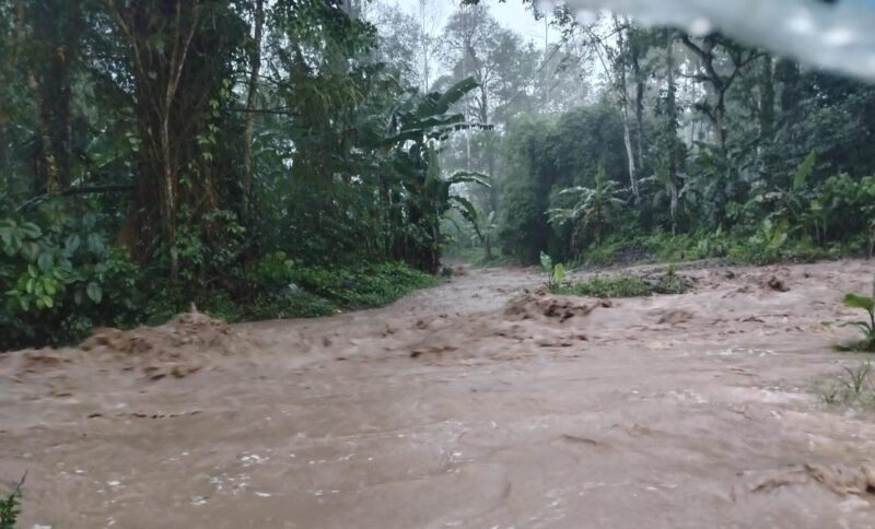 Inundaciones en Limón. Foto: corresponsal Manuel Zamora. 