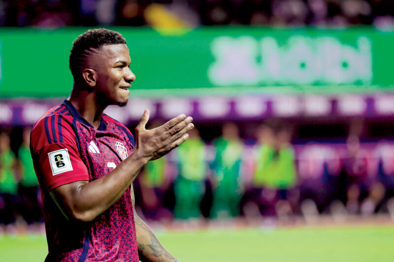 Jeyland Mitchell abrió la cuenta para Costa Rica.
