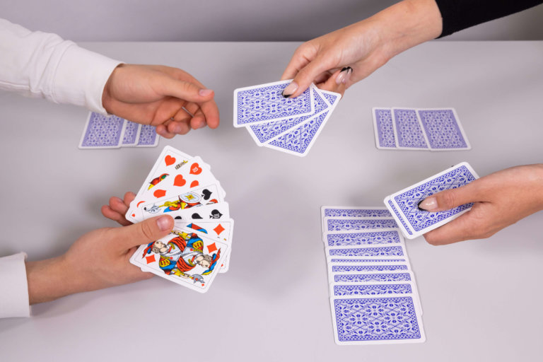 Juego de cartas tradicional “Jass”. Foto: tomada de internet. 