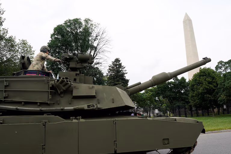 Este sábado Donald Trump cumple 79 años, y lo celebra con un imponente desfile militar. Foto: Reuters.