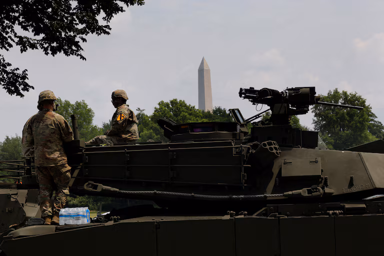 Este sábado Donald Trump cumple 79 años, y lo celebra con un imponente desfile militar. Foto: Reuters.