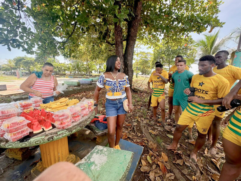 Estuvieron presentes en la práctica del equipo en Playa Cieneguita.