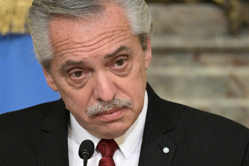 El expresidente niega los cargos.