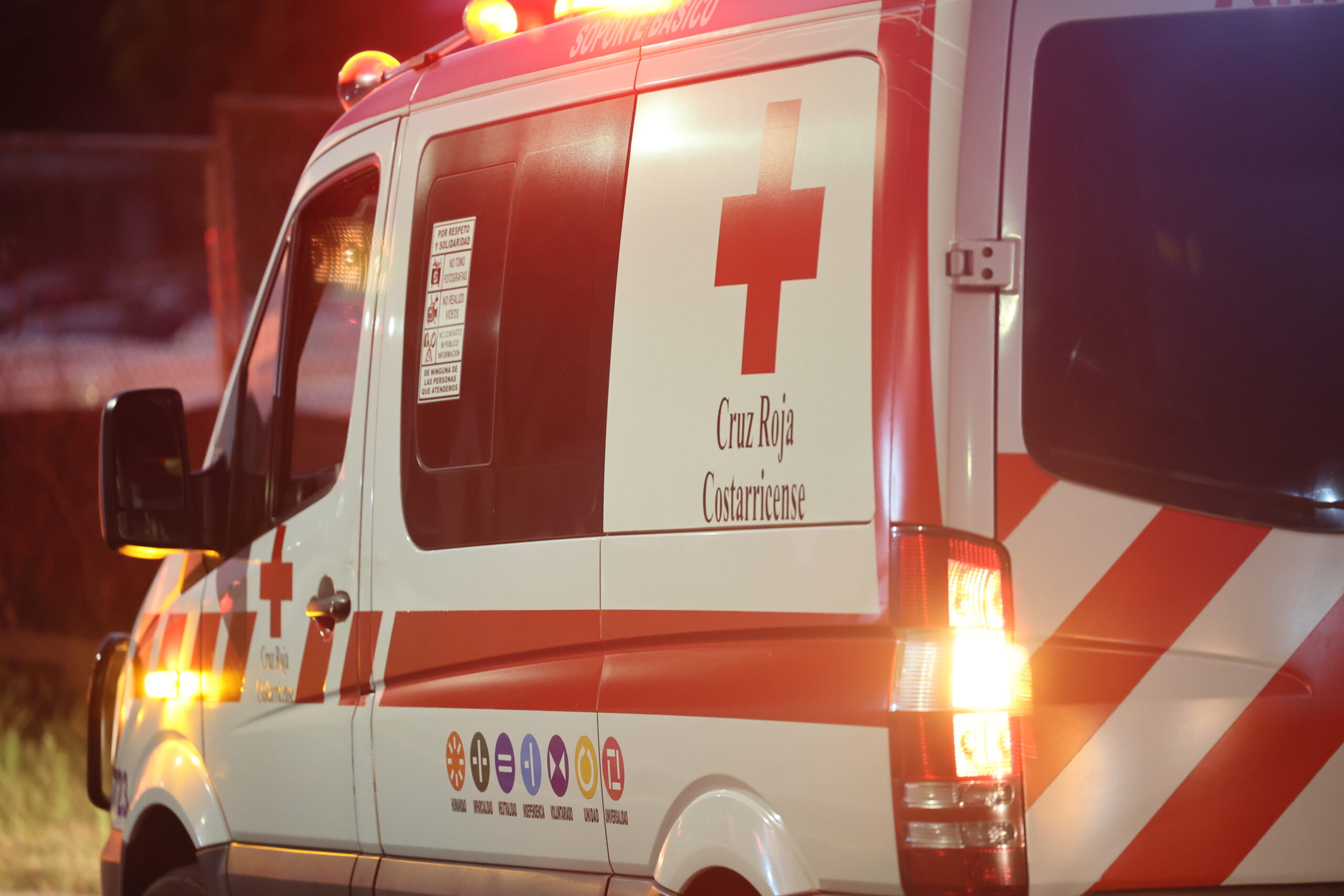 Hombre intenta cruzar carretera y muere atropellado por motociclista