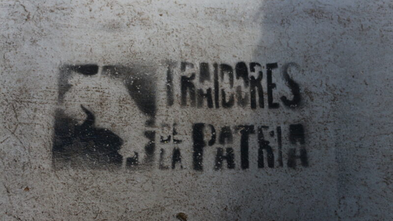 Aparecen grafitis contra Pilar Cisneros. Foto: Sergio Espinoza. 