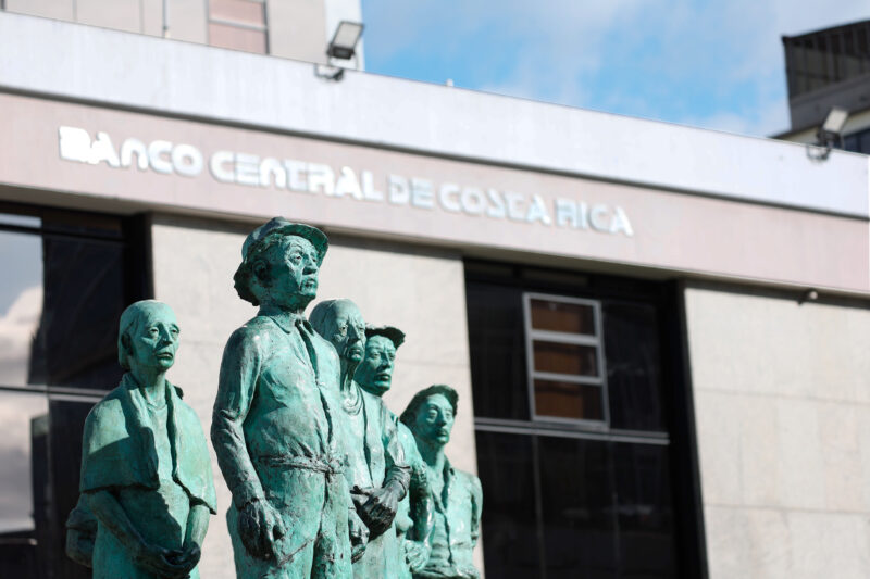 Banco Central actúa con cautela ante incertidumbre global.