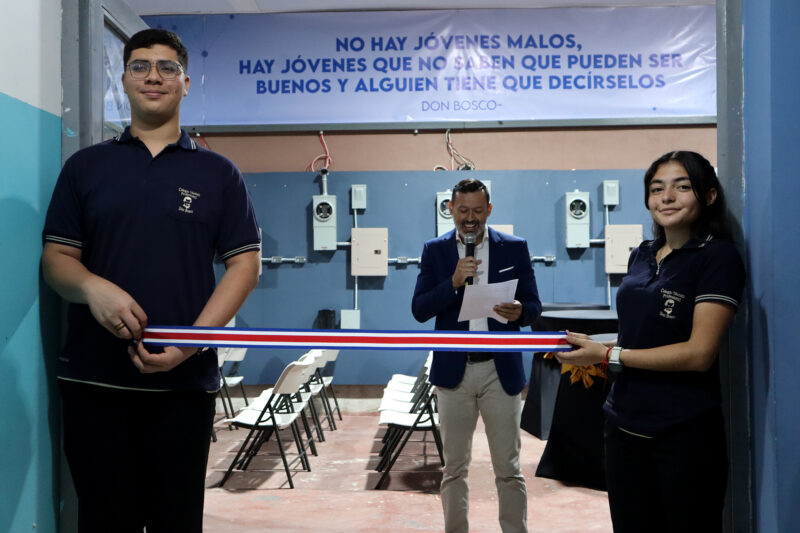 Nuevo laboratorio en CEDES Don Bosco. Foto: cortesía. 