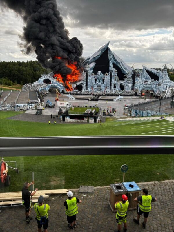 Tomorrowland prende en llamas. Foto: tomada de medios internacionales.