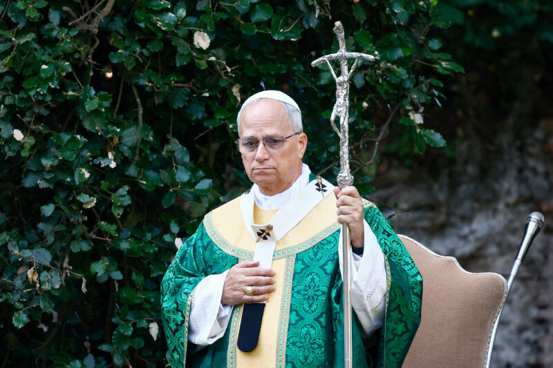 Papa Robert Francis Prevost.