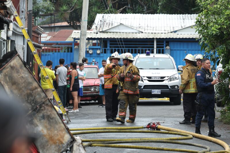 Desamparados: Madre y sus 3 hijos serían víctimas de incendio