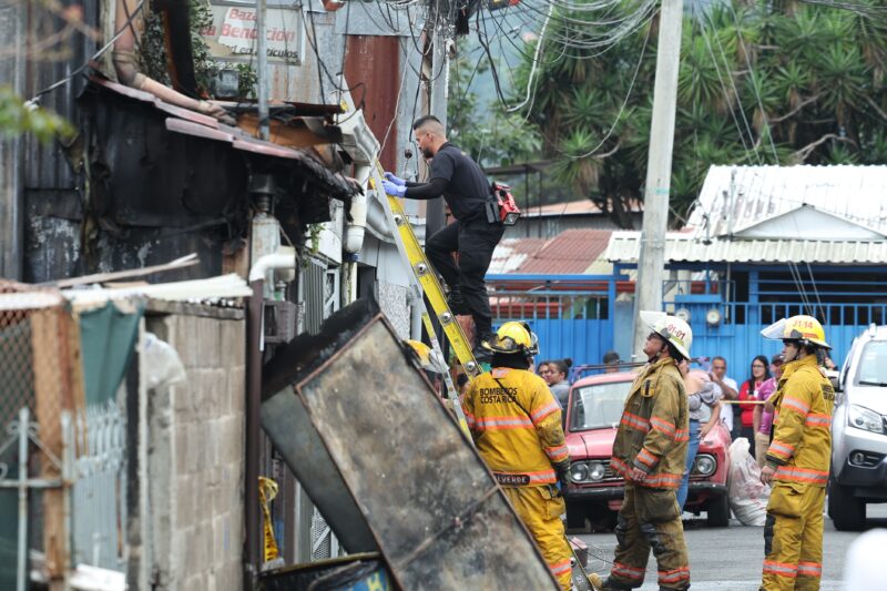 Desamparados: Madre y sus 3 hijos serían víctimas de incendio