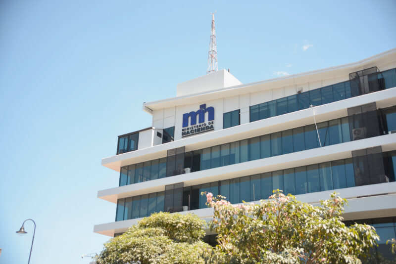 Hacienda busca fondos en préstamos de entes internacionales.