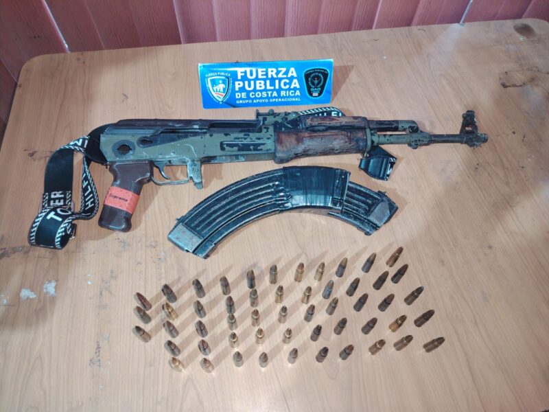 Arma decomisada. Foto: MSP. 