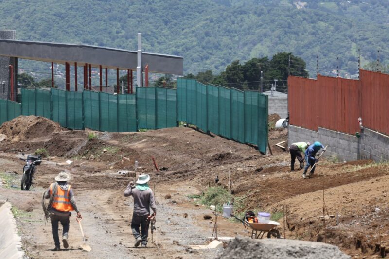 Los permisos de construcción suman a municipalidades e instituciones estatales. Foto: Jorge Castillo.