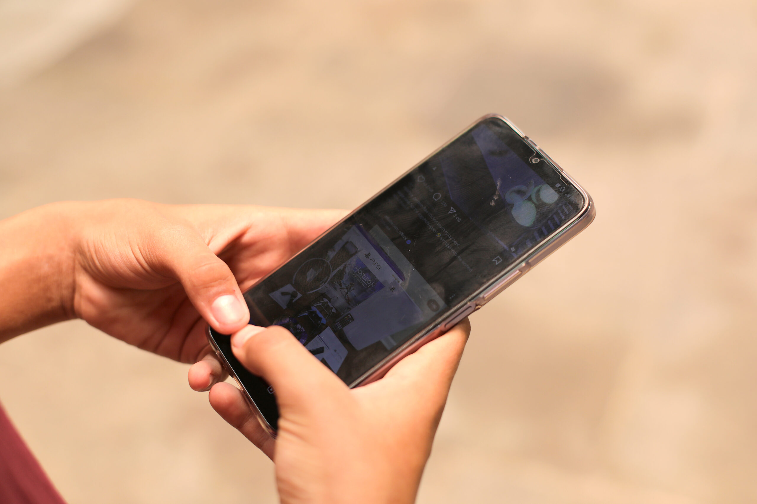 Miradas ajenas ponen en riesgo la privacidad en celulares