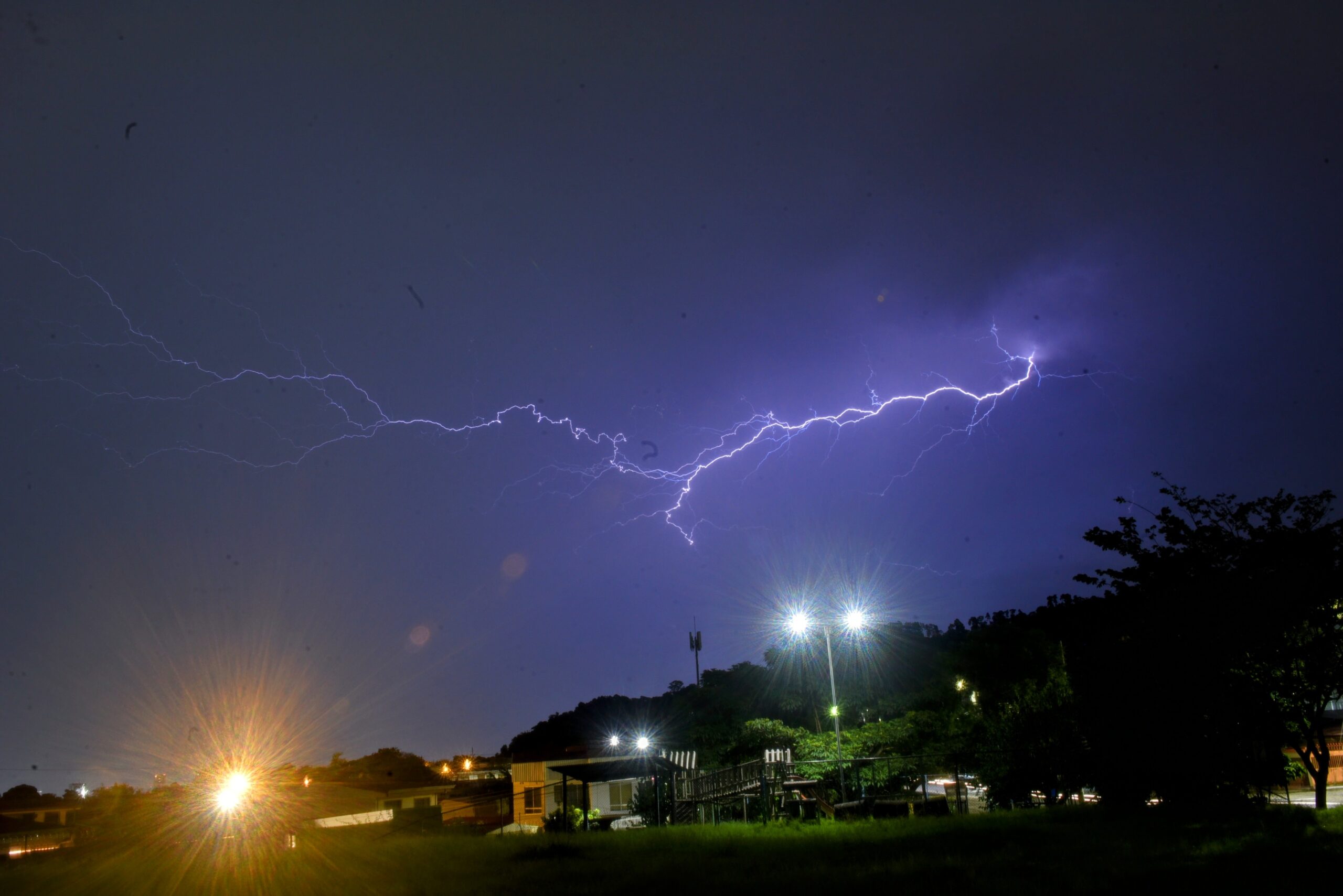IMN alerta sobre fuertes aguaceros con tormenta eléctrica este viernes
