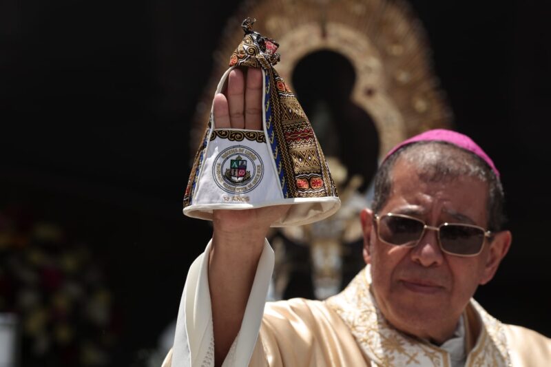 Vestido elegido para la Virgen de los Ángeles. Foto: Wilbert Hernández.
