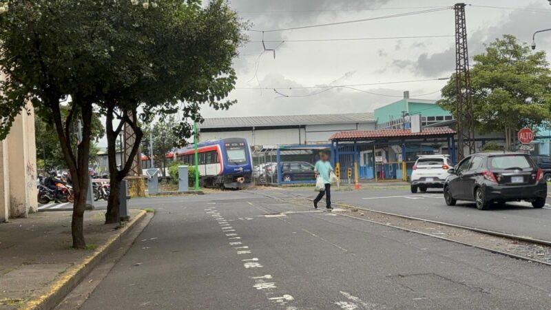 Vía del tren multas y sanciones. Foto: MOPT. 