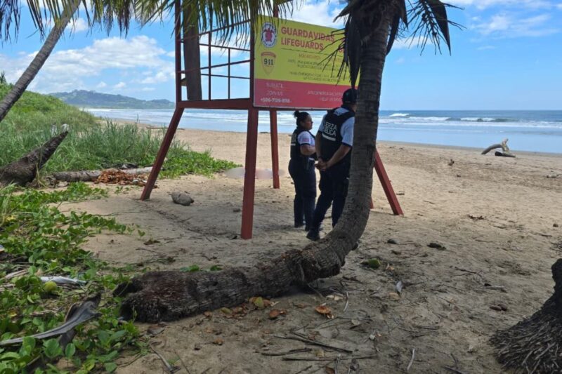 Hombre murió ahogado en Playa Grande. Foto: cortesía Manuel Gutiérrez.