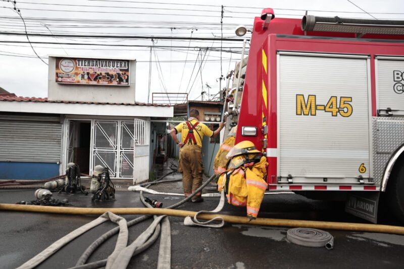 Incendio en Cartago. Foto: Wilbert Hernández.