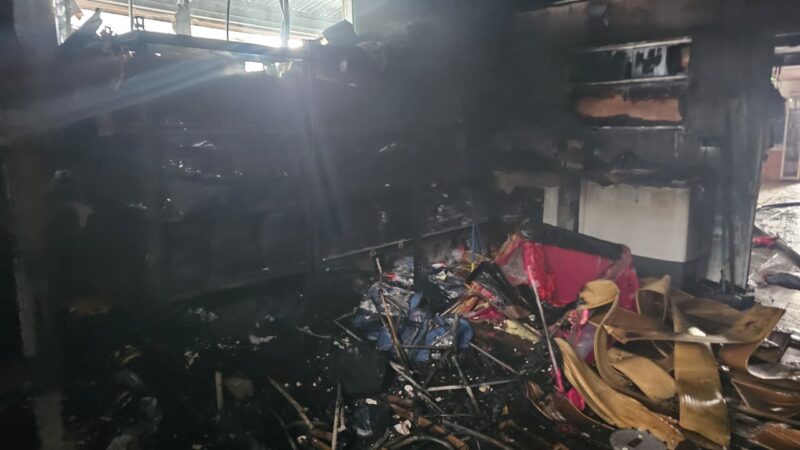 Incendio en Cartago. Foto: Wilbert Hernández.