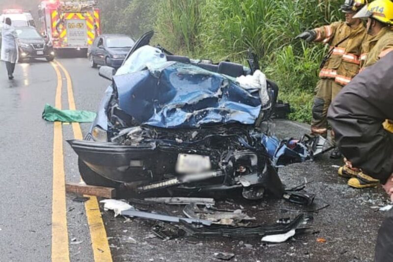 Colisión frontal en Cartago.