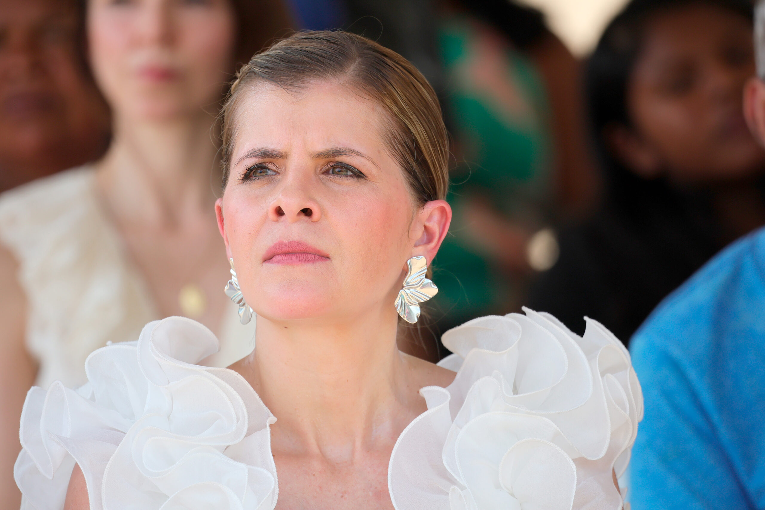 Presidenta Fernández llega a dar pésame a familiares de oficial fallecido