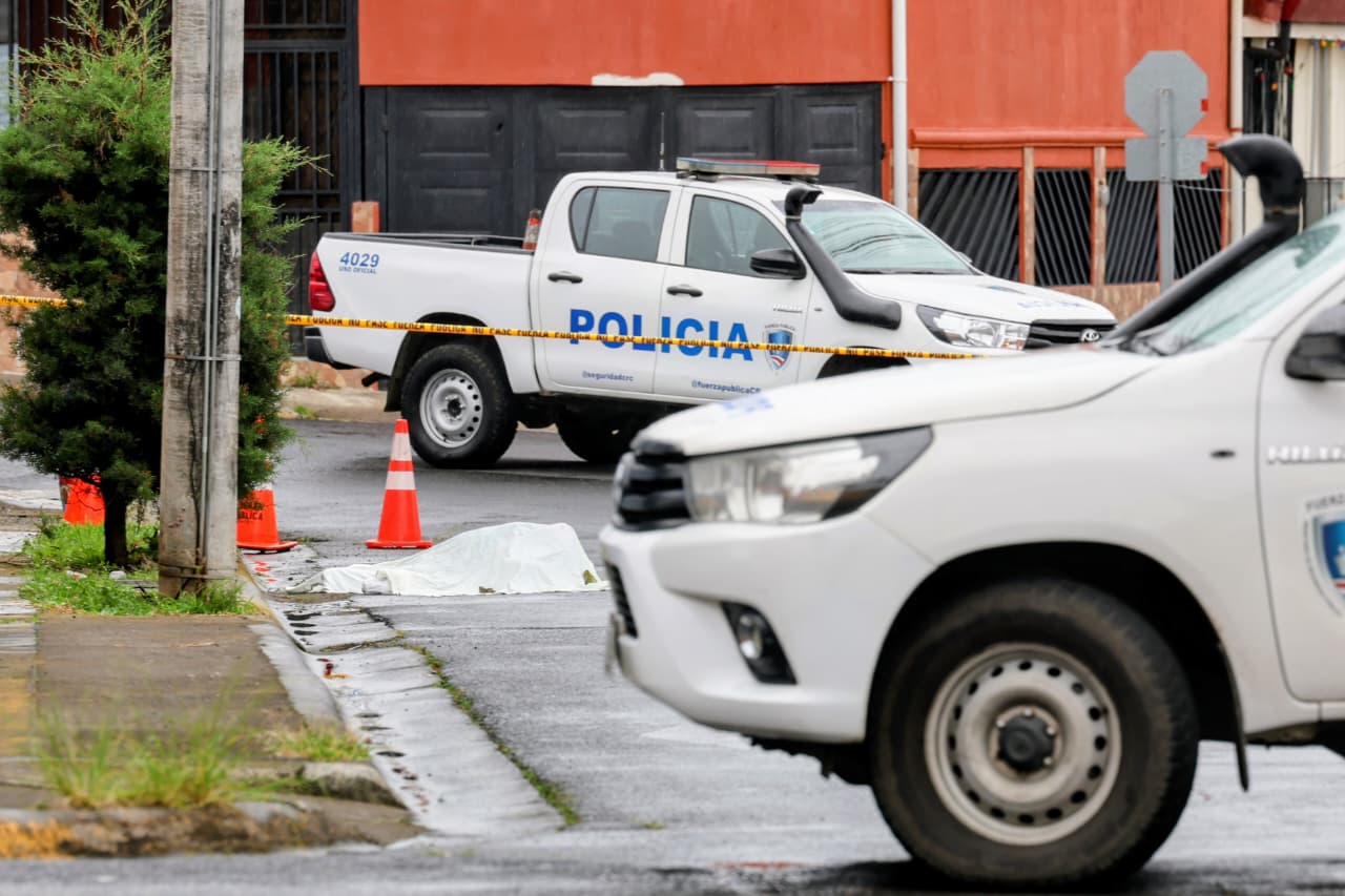 Ataque armado a plena luz del día: un hombre muere
