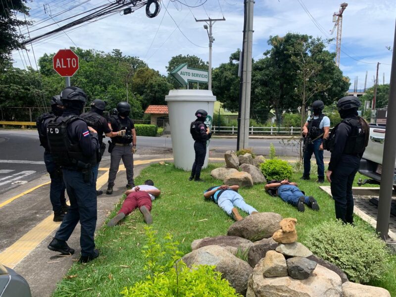 Detenidos en Escazú. Foto: MSP.