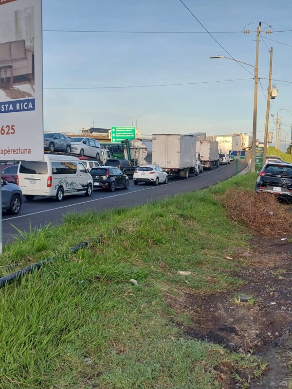 Colapso vial en Ruta 1. Foto: cortesía. 